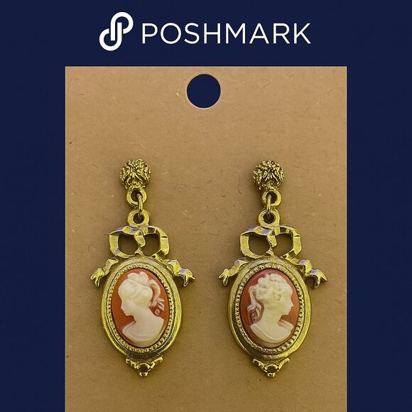Stunning Early 90s Cameo Dangle Earrings – Vintage Cottagecore Style - Picture 2 of 7